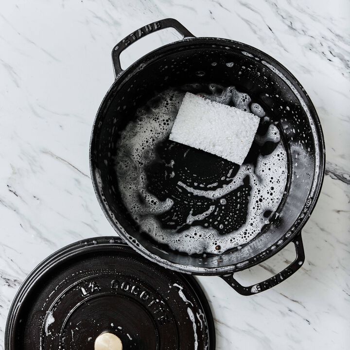 Cast Iron, 4 qt, Round, Dutch Oven, Black Matte, large 3